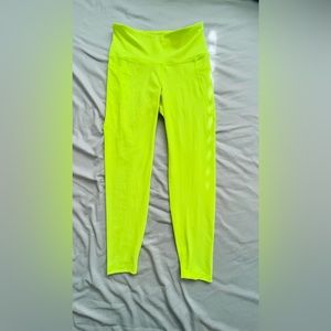 Old Navy neon leggings, side pocket.